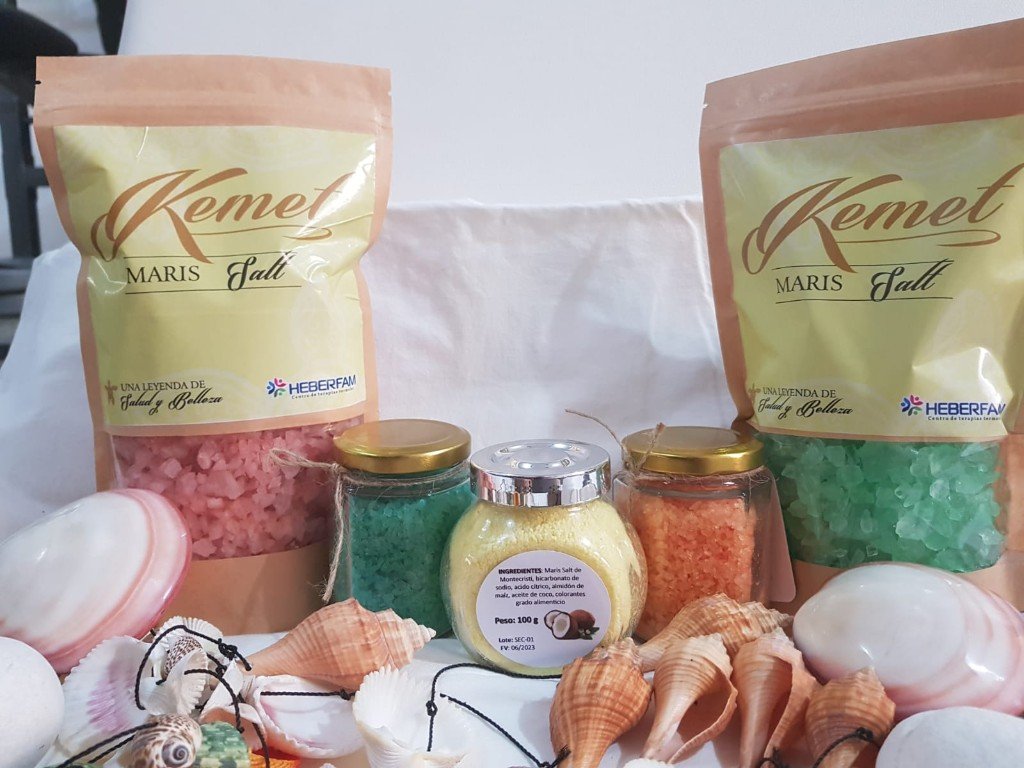Bolsas y frascos de Kemet Maris Salt, en rosa, verde, amarillo y naranja, con el logo de Heberfam
